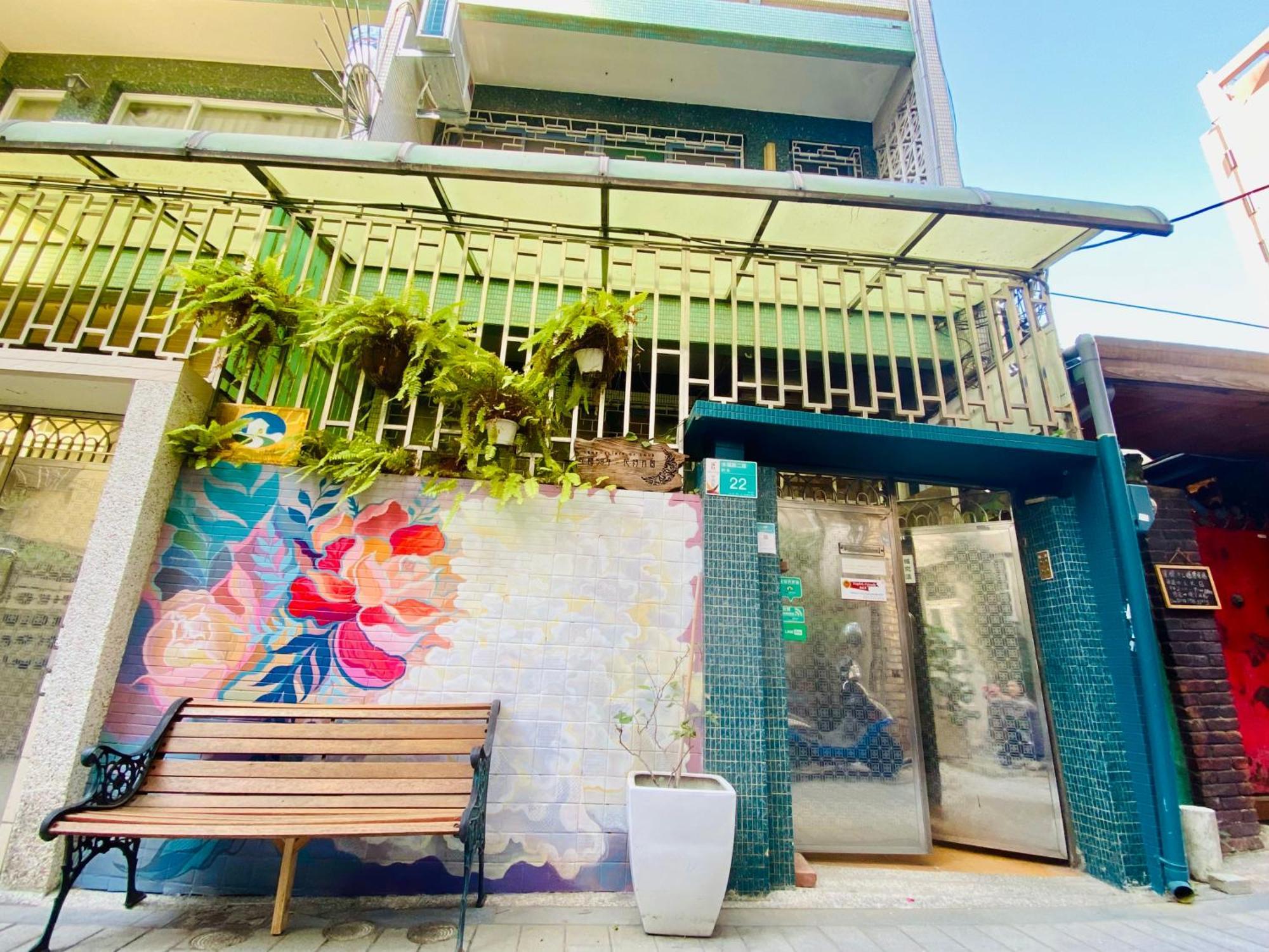 1969 - Elixir Of Love Tainan Exterior photo